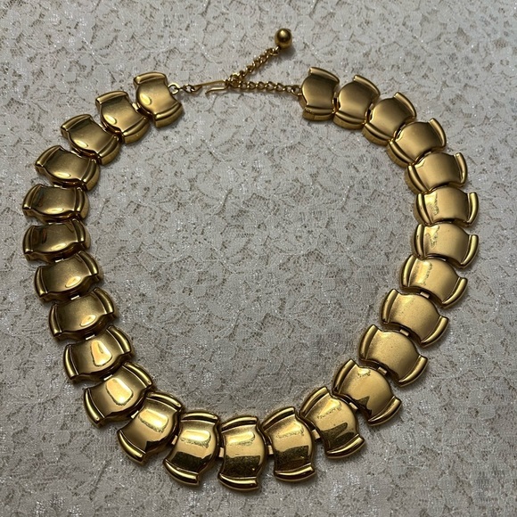 Napier Jewelry - Napier/vintage gold chunky necklace, 18” *